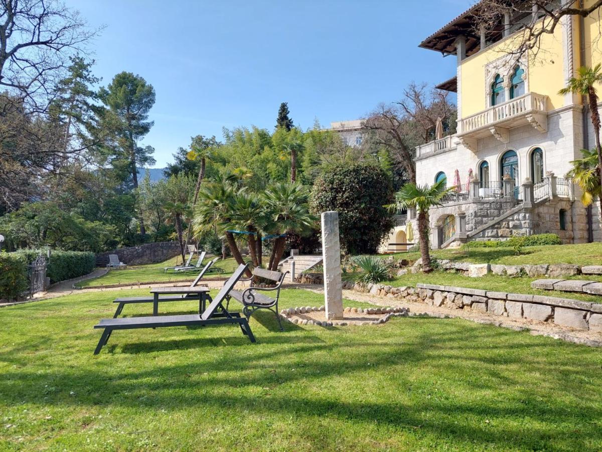 Hotel Villa Astra Lovran Exterior photo