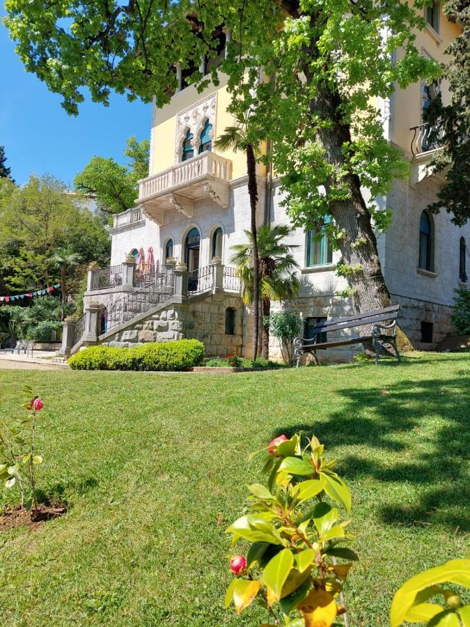 Hotel Villa Astra Lovran Exterior photo