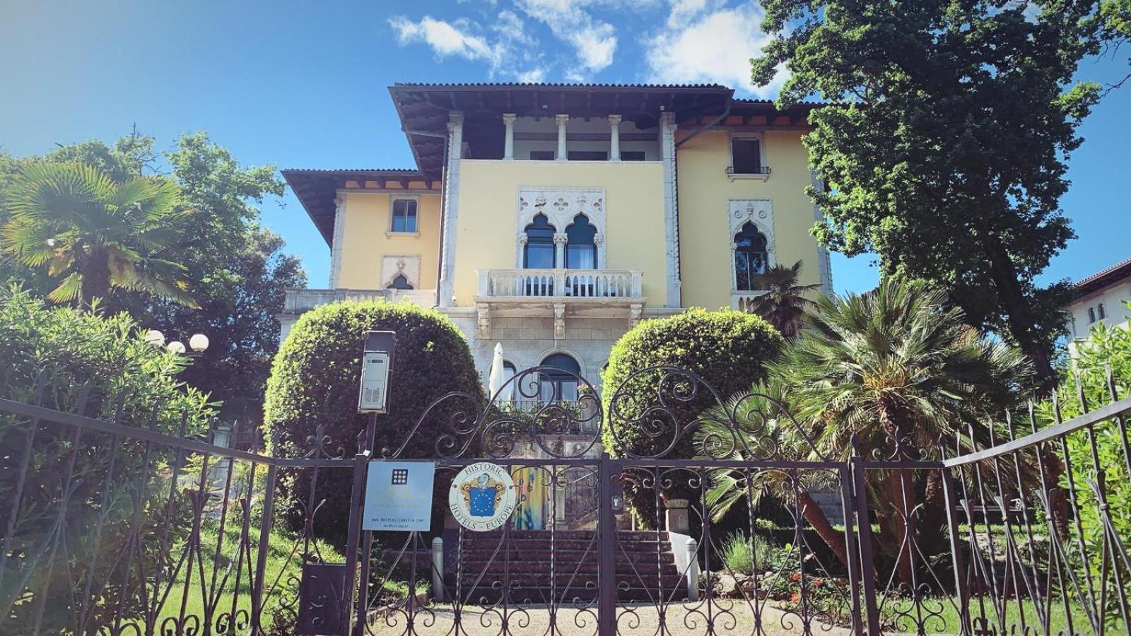 Hotel Villa Astra Lovran Exterior photo
