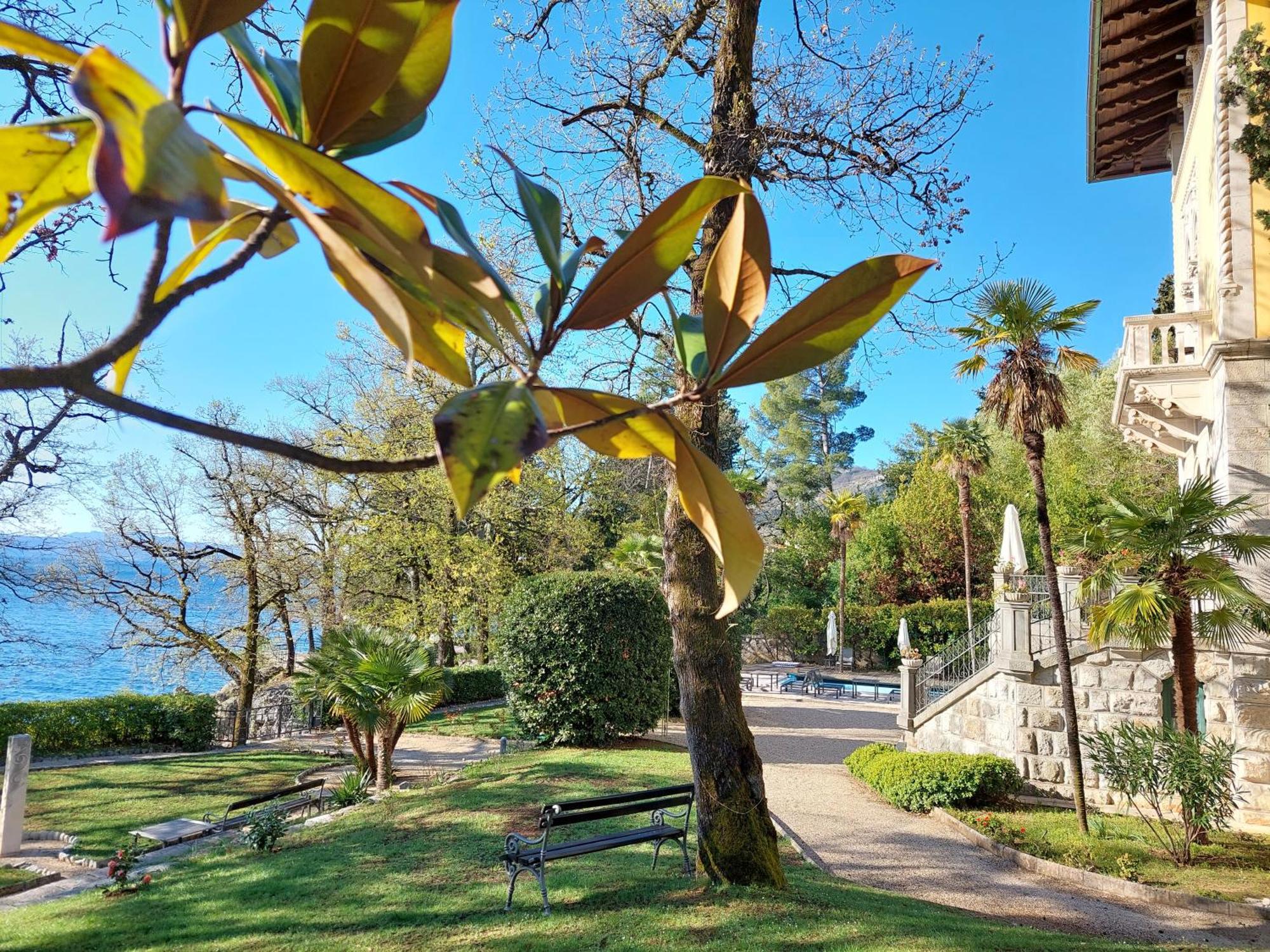 Hotel Villa Astra Lovran Exterior photo