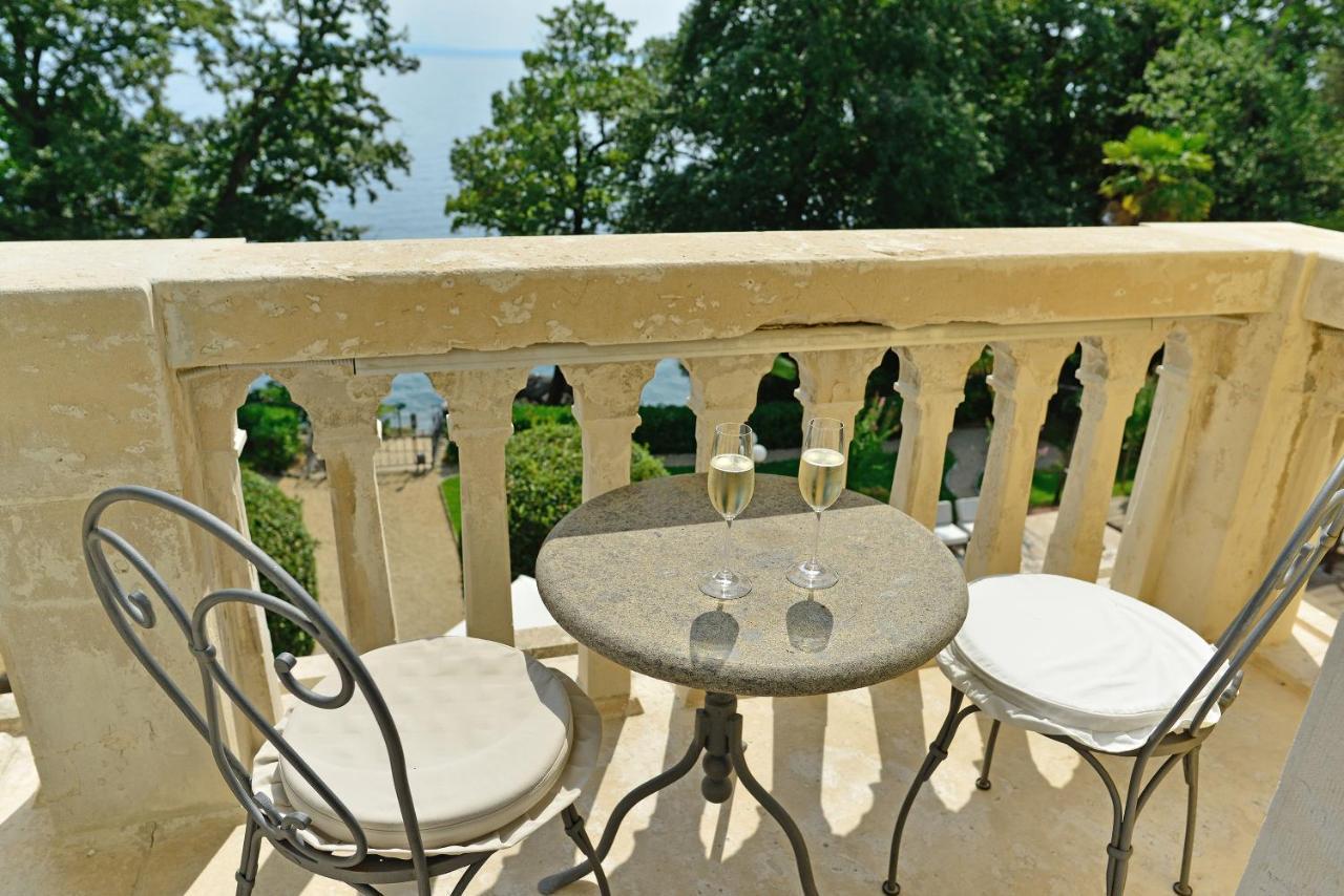 Hotel Villa Astra Lovran Exterior photo
